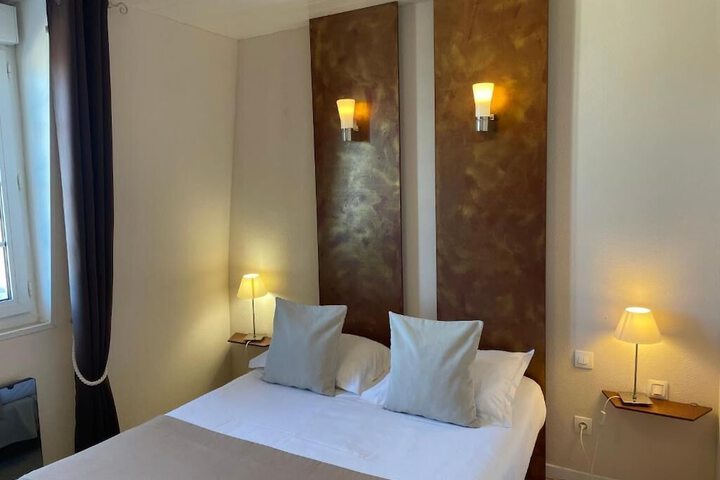 Room 17 of 48