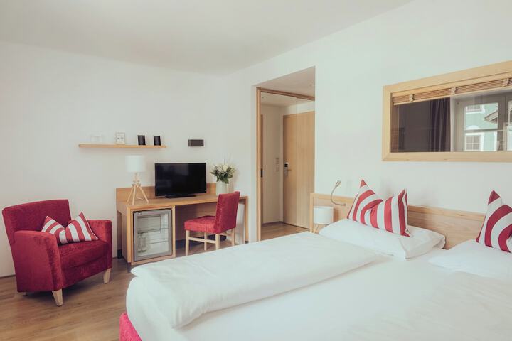Room 13 of 87