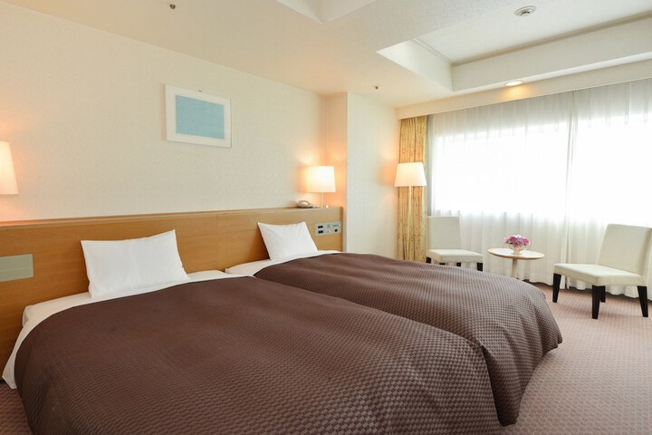 Room 6 of 32
