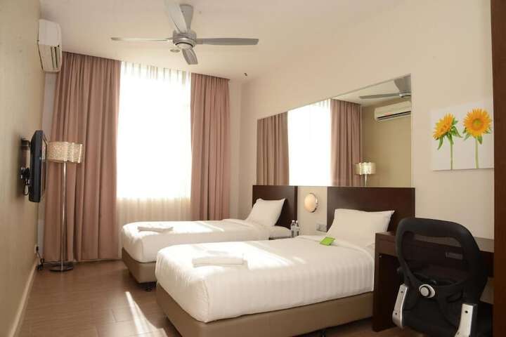 Room 26 of 38