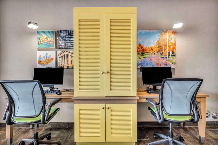Business Center 77 of 86