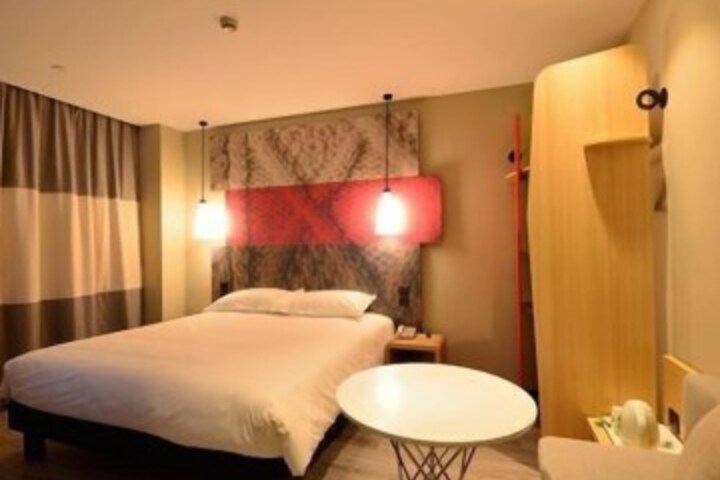 Room 27 of 50