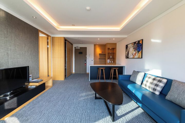 Room 28 of 100