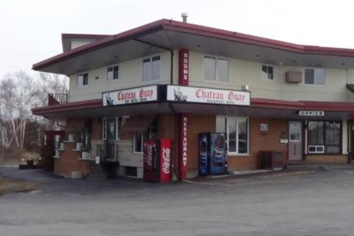 Exterior of Chateau Guay Motel