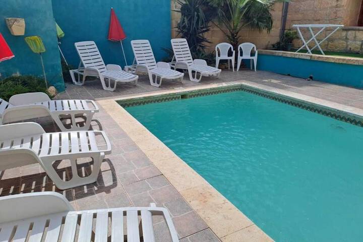Pool 10 of 17