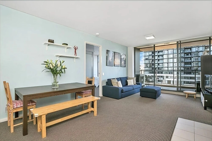 Room 2 of 7