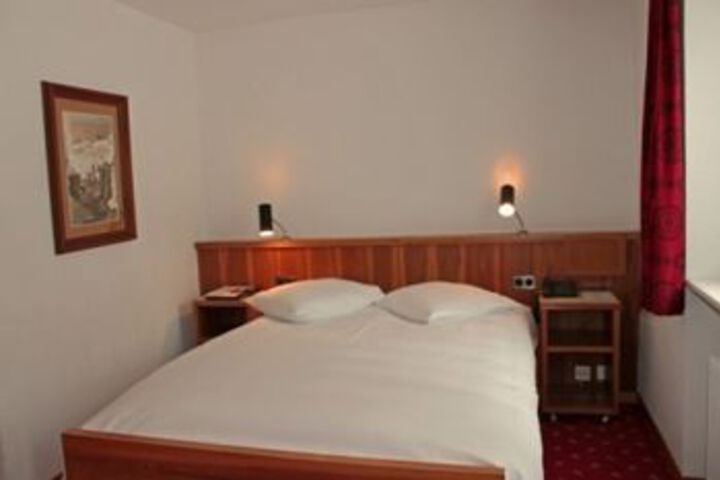 Room 55 of 106