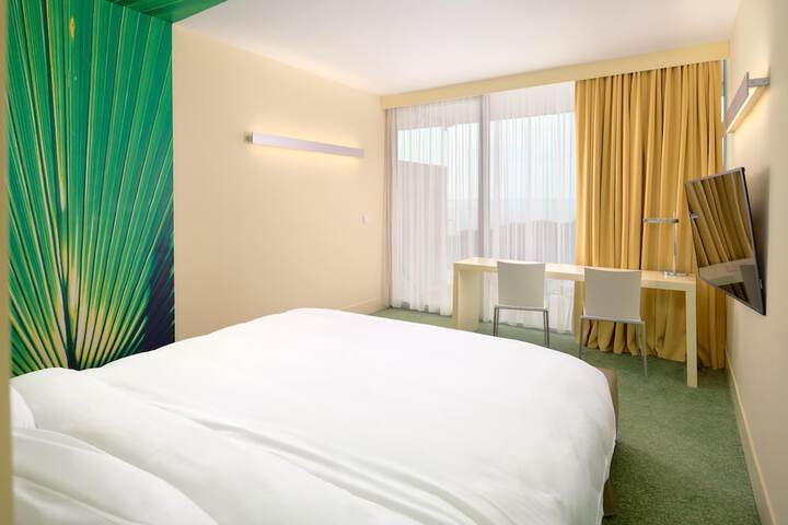 Room 85 of 310