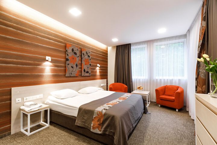 Room 4 of 135