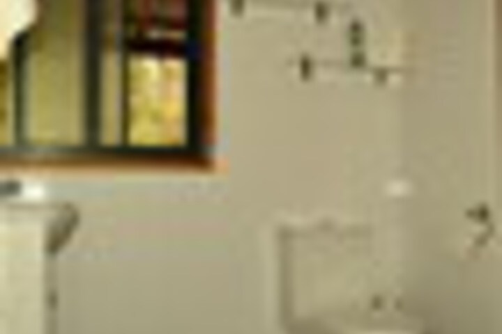 Room 32 of 144