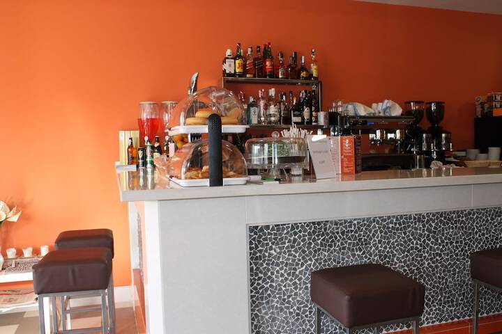 Lounge 41 of 51