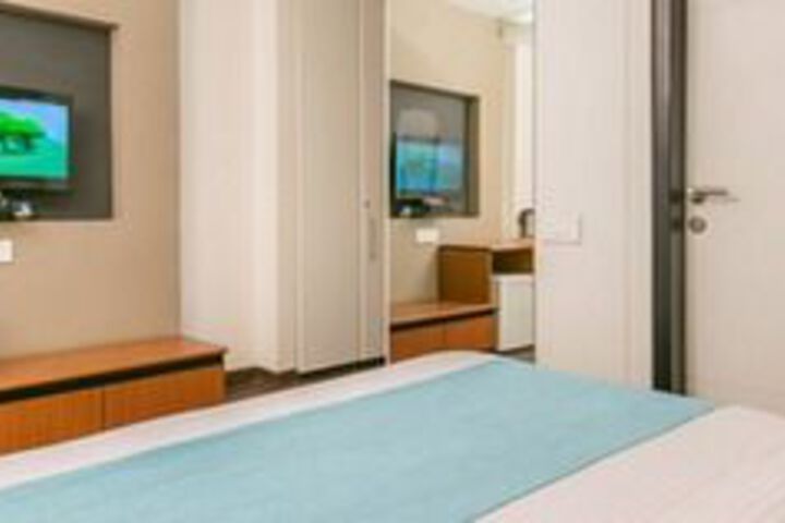 Room 4 of 6