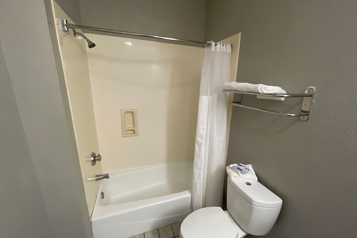 Room 14 of 28