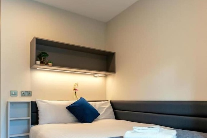 Room 6 of 22