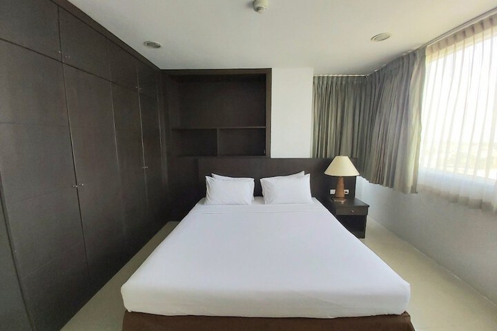 Room 3 of 32