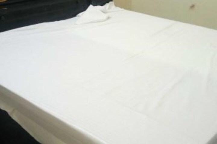 Oyo 91084 Viraj Hotel