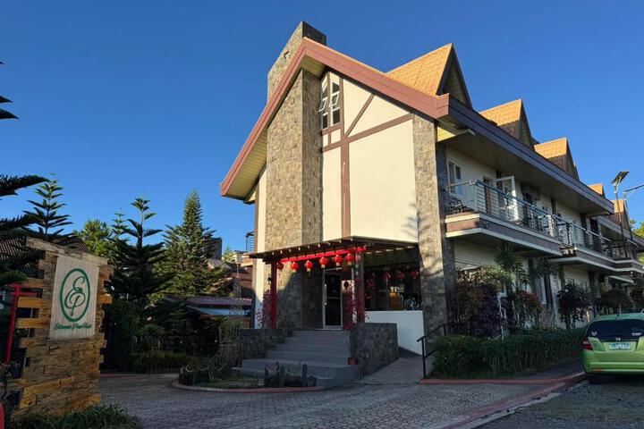 Elliannah Pines Hotel
