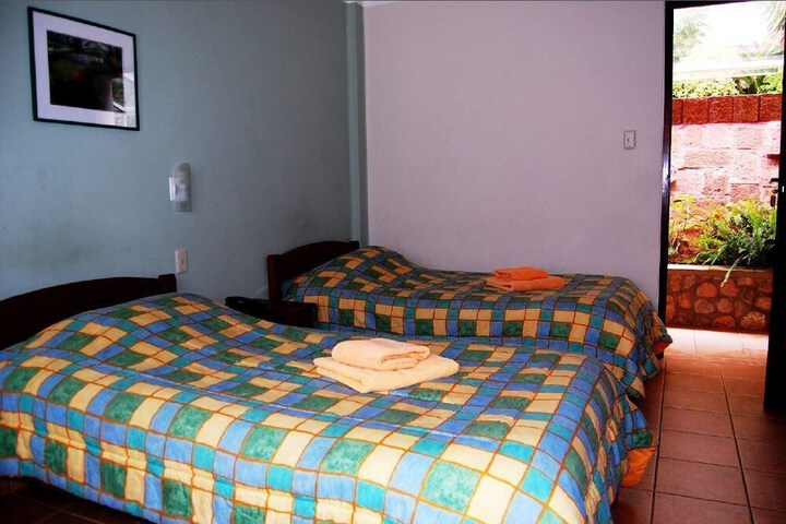 Room 6 of 32