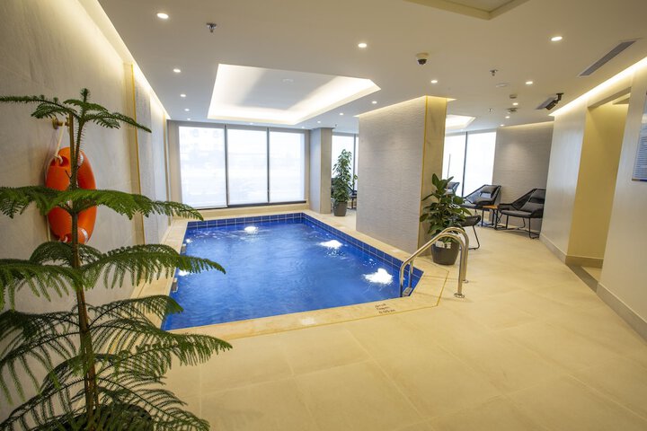 Pool 60 of 91
