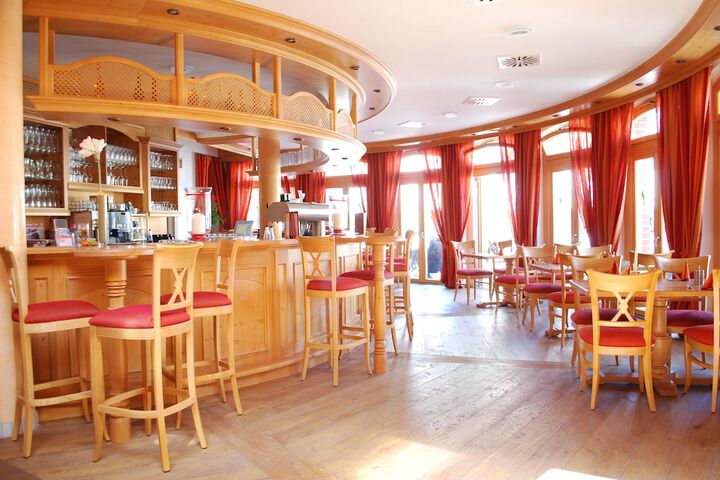 Lounge 116 of 125