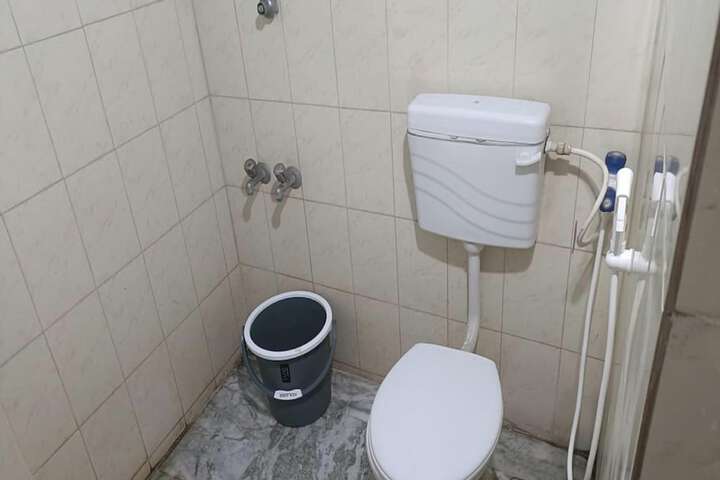 Room 10 of 16
