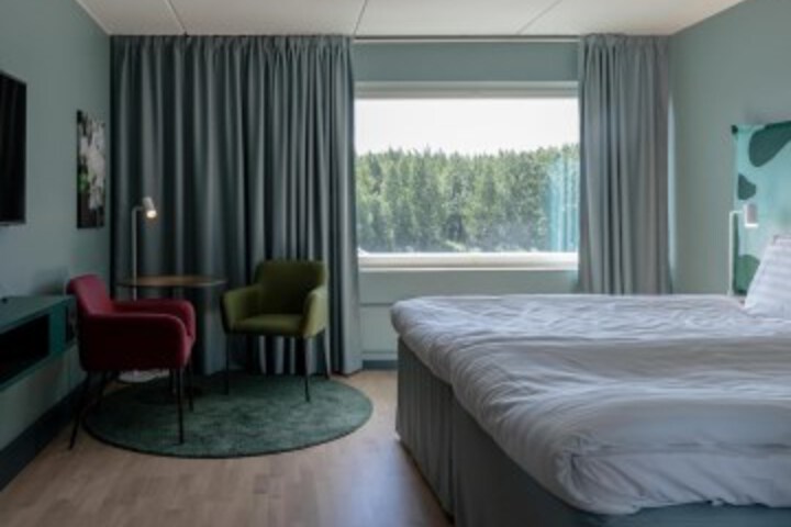 Room 33 of 119