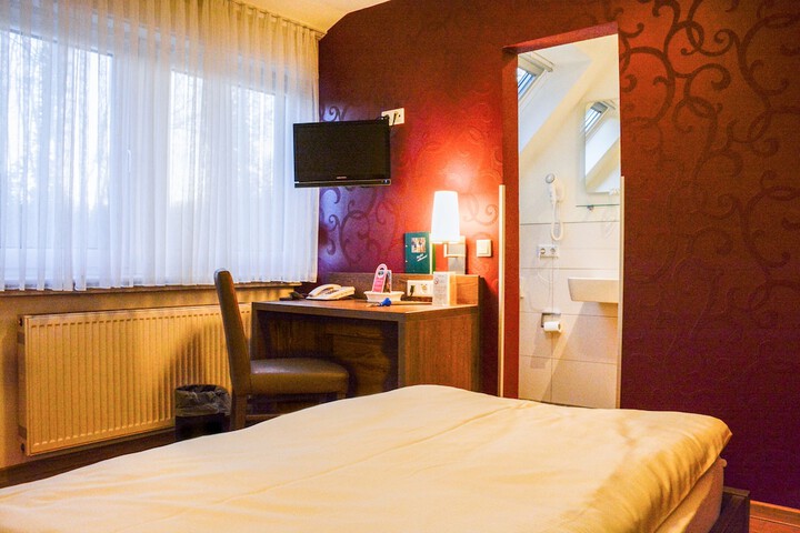 Room 33 of 92