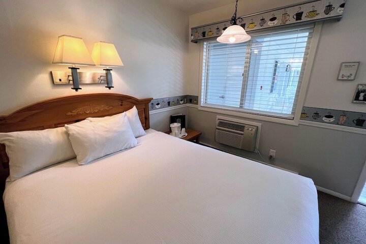 Room 28 of 67