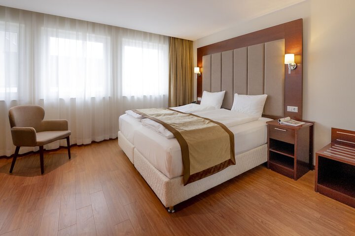 Room 10 of 36