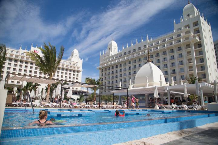 Hotel with Pool