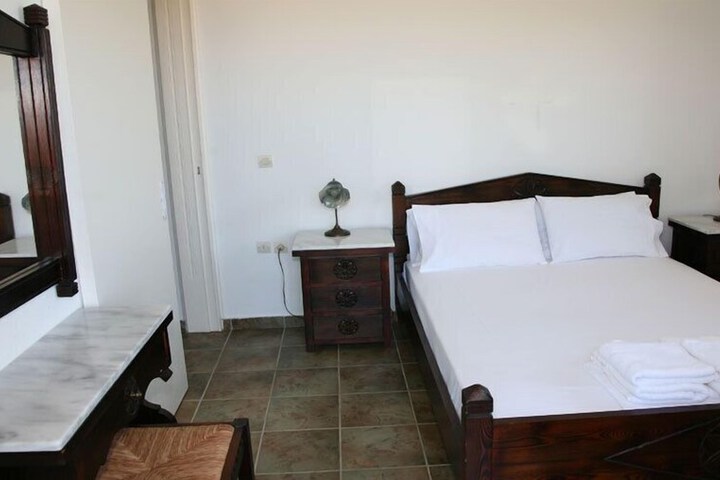 Room 6 of 36