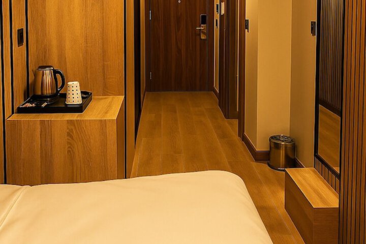 Room 17 of 32