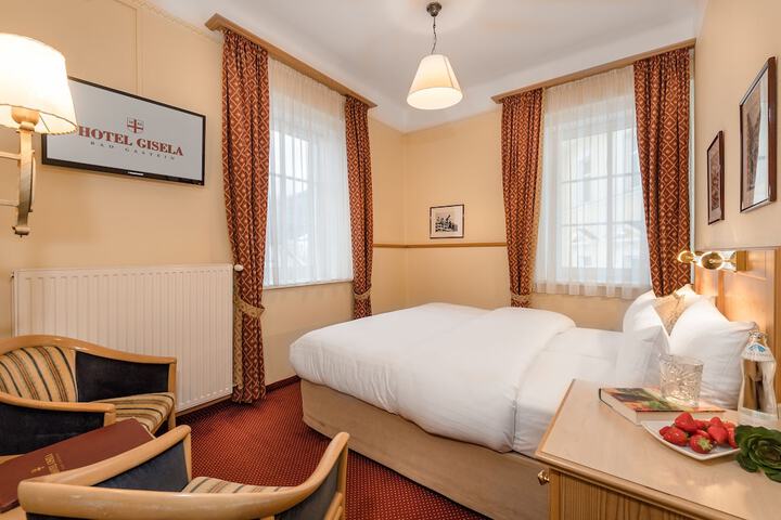 Room 4 of 36