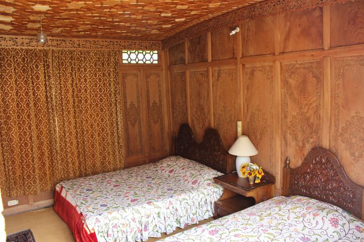 Room 16 of 42
