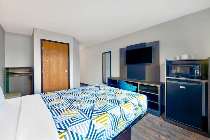 Room 14 of 28