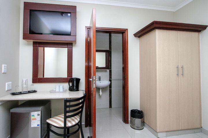 Room 10 of 26