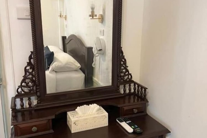 Room 11 of 41