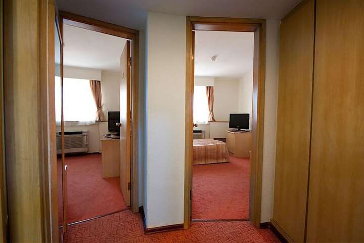 Room 2 of 41