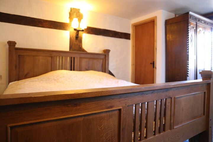 Room 7 of 18
