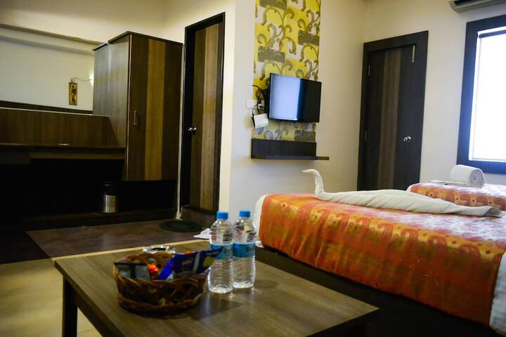 Room 9 of 15