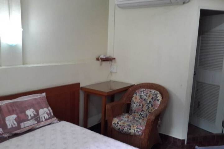 Room 8 of 28