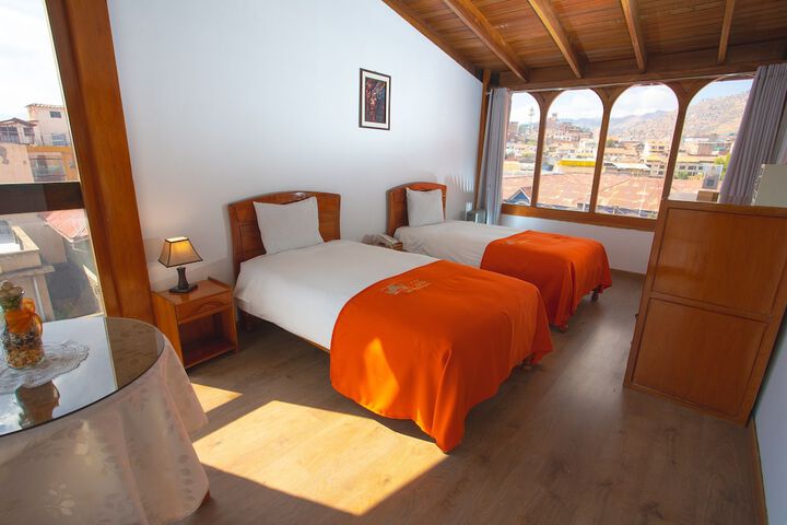 Room 3 of 33