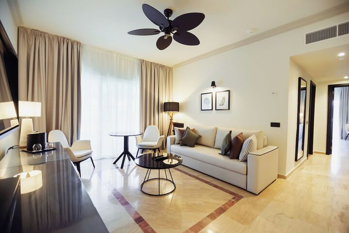 Room 46 of 272