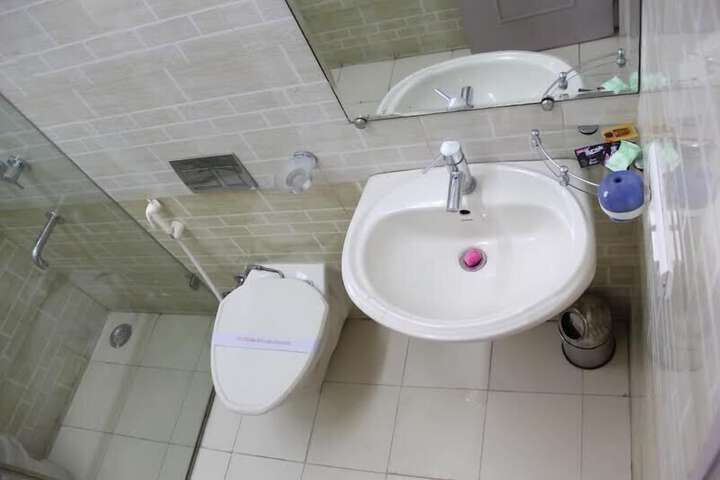 Room 10 of 26