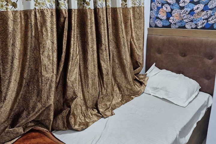 Room 48 of 76