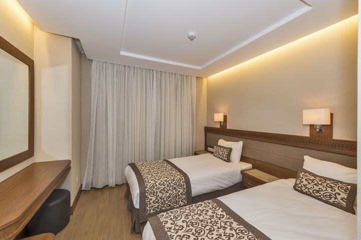Room 33 of 60