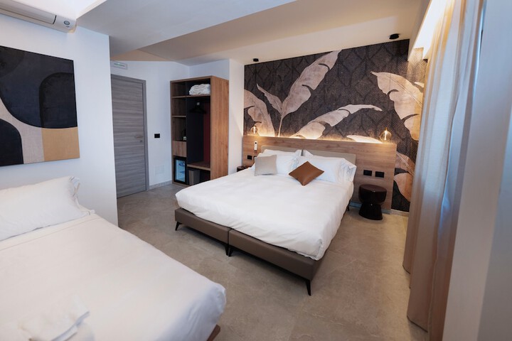 Room 9 of 25