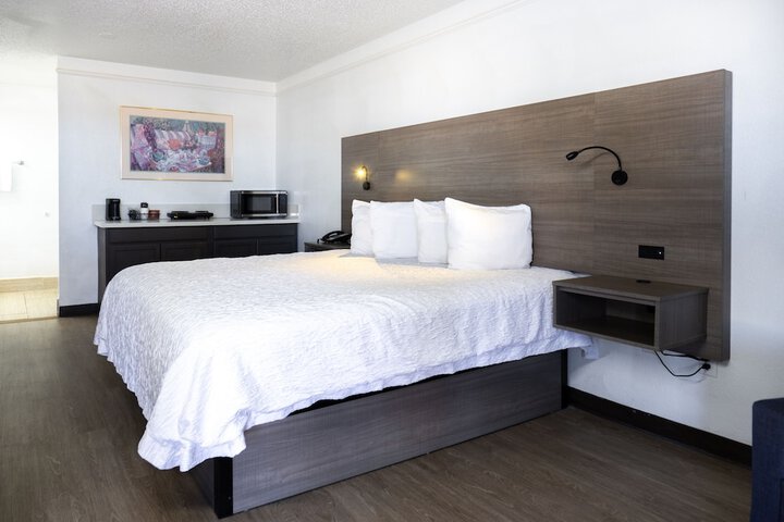 Room 7 of 38