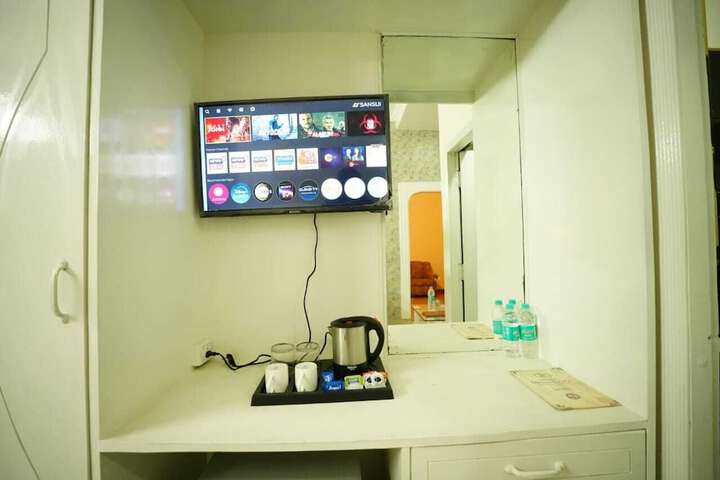 Room 7 of 32