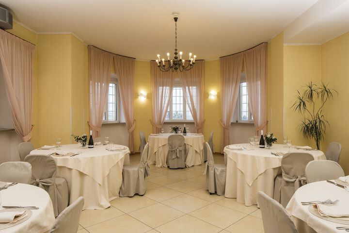 Dining 62 of 79